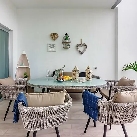 Deluxe 2 Bedrooms With Chillout Terrace